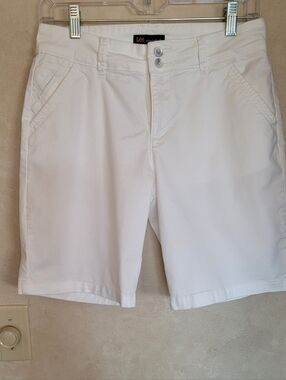 Lee White Mid-Rise Stretch Bermuda Shorts